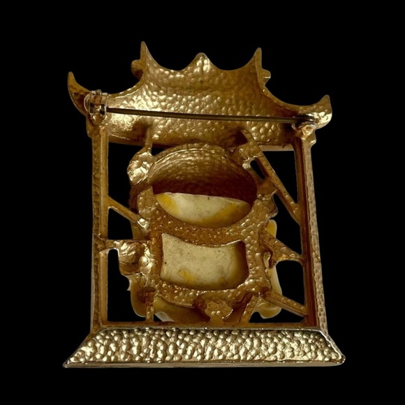 Vintage 1960s Selro Buddha Brooch Framed In Goldtone Pagoda - Picture 3 of 8